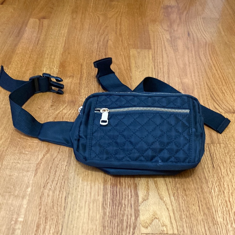 Adjustable fanny bag